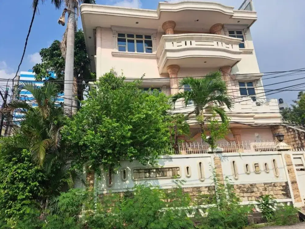 Rumah mewah Pemandangan 2 Jakarta Utara 430m2 3.5lt