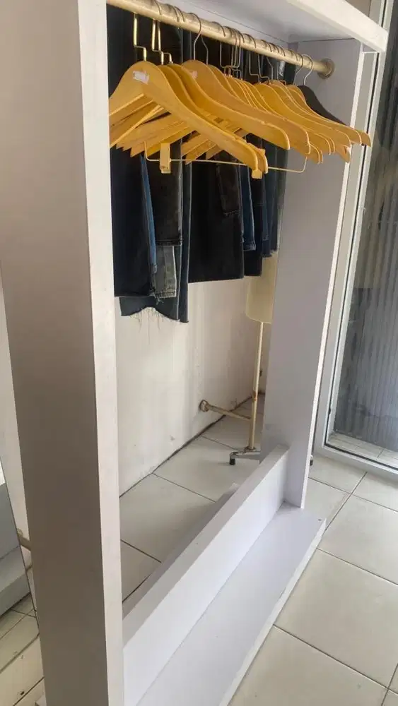 Jual gantungan baju butik