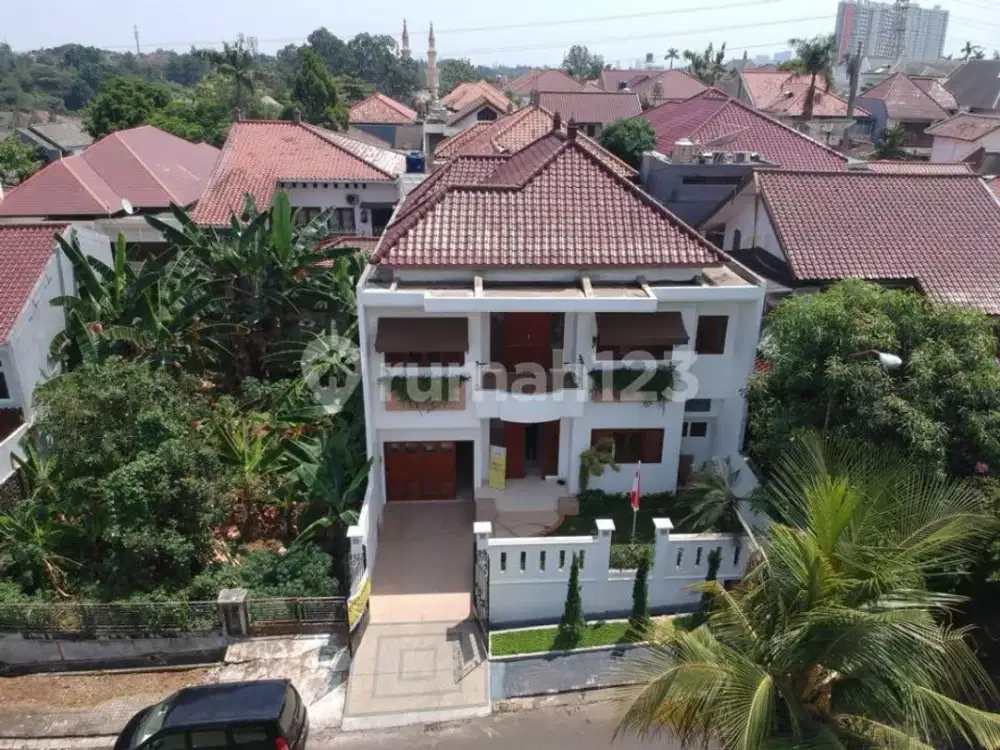 Rumah Rapi Siap Huni Dalam Komplek Elit dan Strategis di Cinere