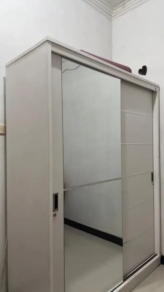 Lemari pakaian 2 pintu
