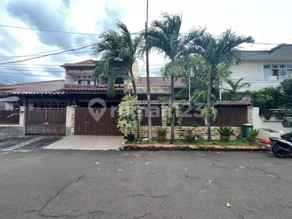 Rumah Asri Semi Furnished Dalam Komplek Elit di Cinere