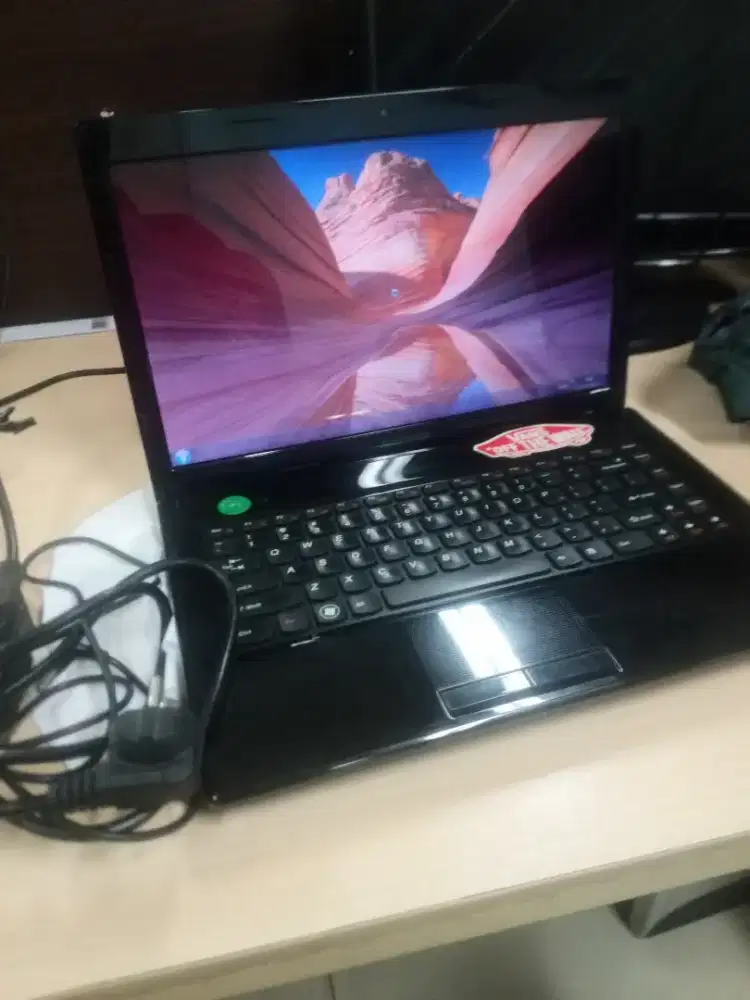 Lenovo G480 + charger + batrai