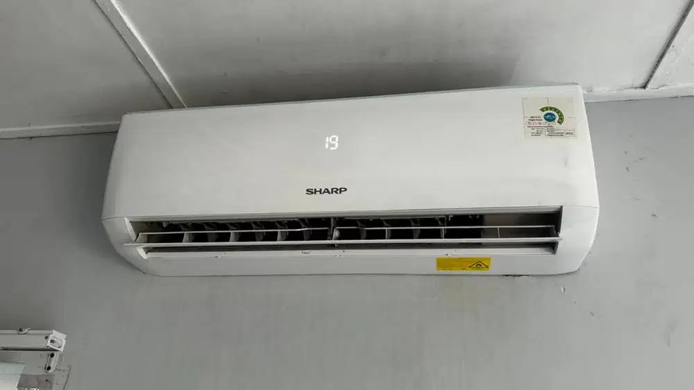 AC SHARP 1,5 PK BEKAS KANTOR