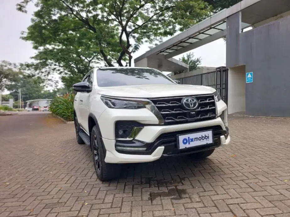DP 5% Toyota Fortuner 2.8 4x2 GR Sport DSL Solar-AT 2023 CSRMD