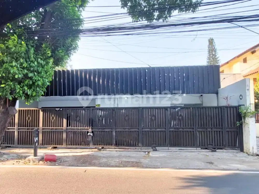 Rumah Pinggir Jalan Raya di Duren Tiga Luas Cocok untuk Usaha