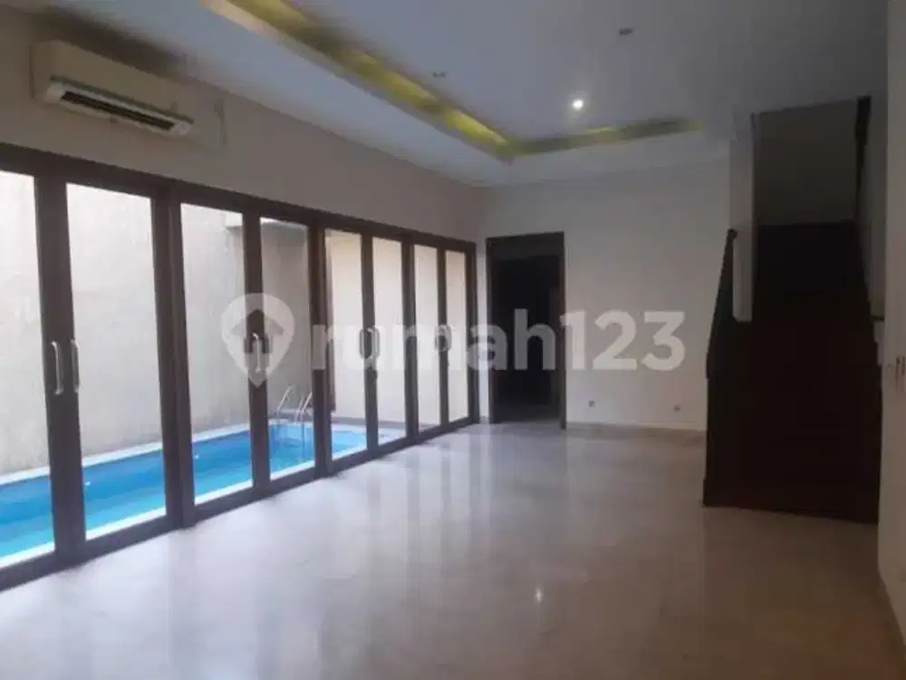 Dijual Rumah Modern di Kemang Utara Lantai Marmer dan Pool