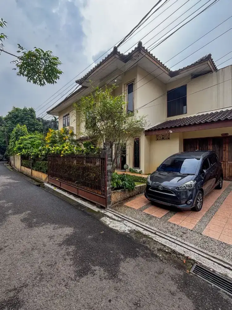 JUAL RUMAH MEWAH TERAWAT DI WILAYAH CIPETE DEKAT TERMINAL MRT