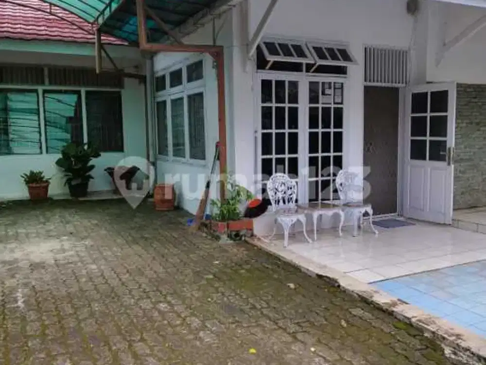 Rumah Asri Luas 756M2 Dalam Komplek Nyaman dan Strategis di Depok