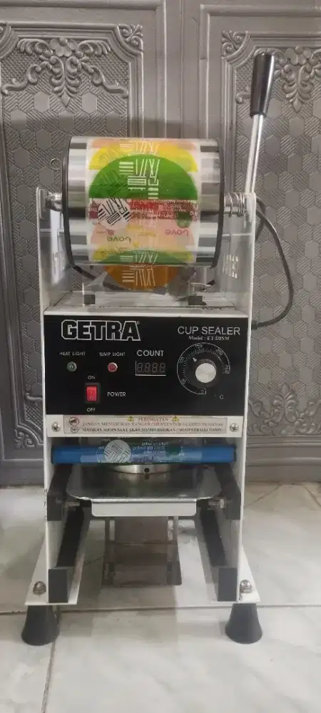 Dijual peralatan perkakas rumah tangga dan resto.