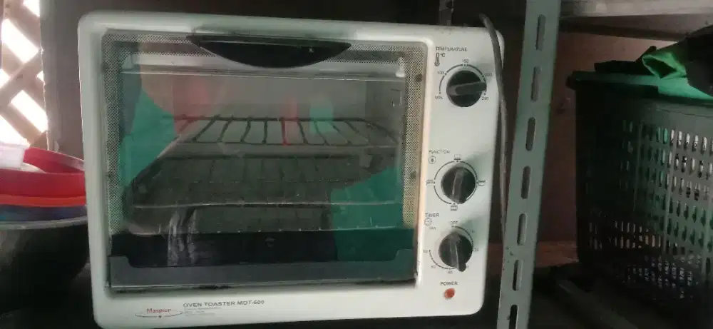 Dijual oven listrik merk Maspion kondisi masih bagus dan normal