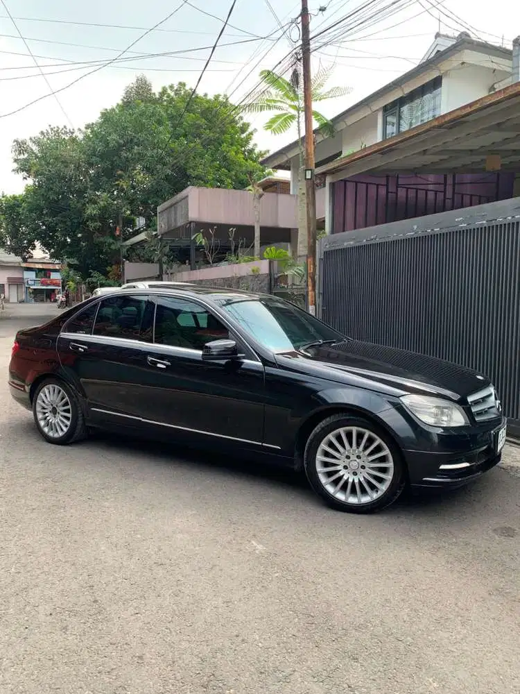 Mercedes-Benz C300 Avantgarde luxury package 2011 panoramic
