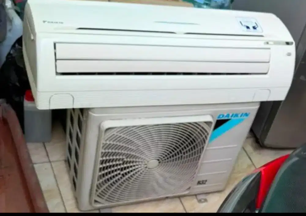 Jual ac  daikin r 32. 3/4 pk  lowwat 600 watt kondisi 95% ori semua