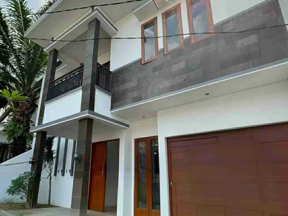 Rumah 2 Lantai Semi Furnished Strategis di Cipete