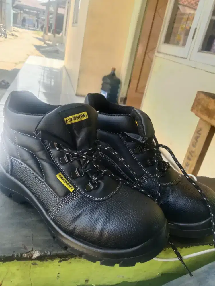 Jual sepatu sefty
