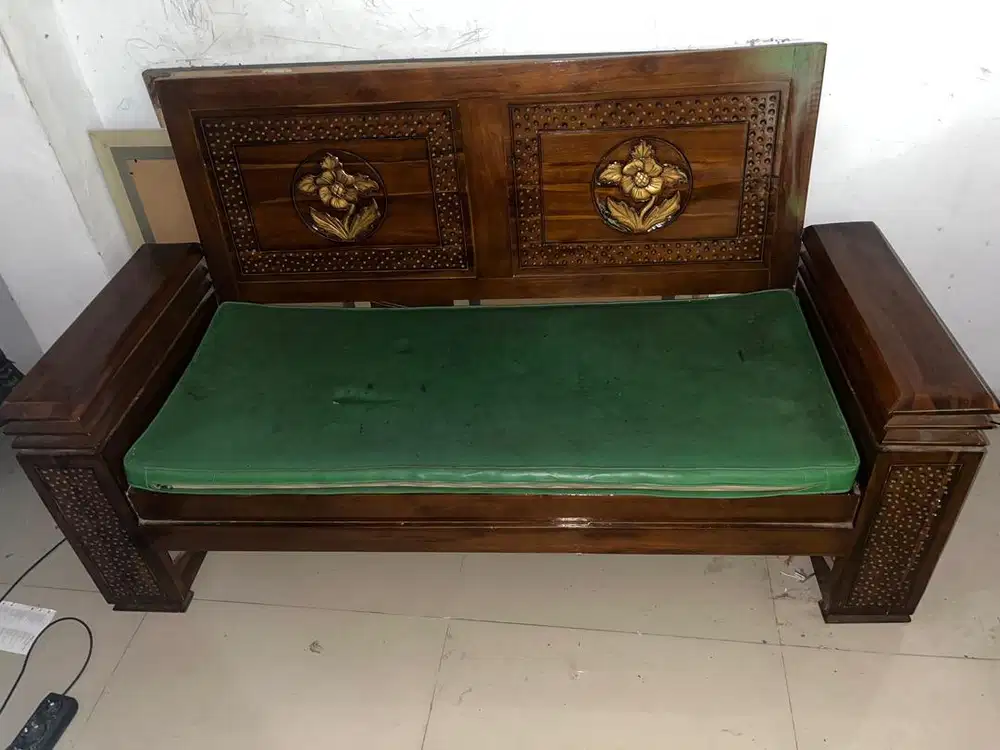 Set kursi ruang tamu - 1 kursi besar & 3 kursi kecil