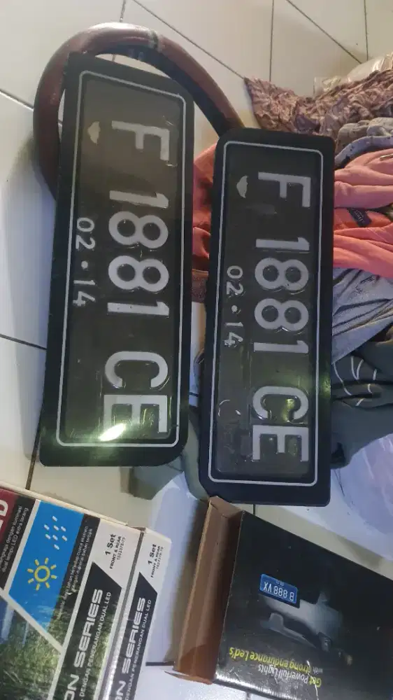 Tempat plat nomor bekas