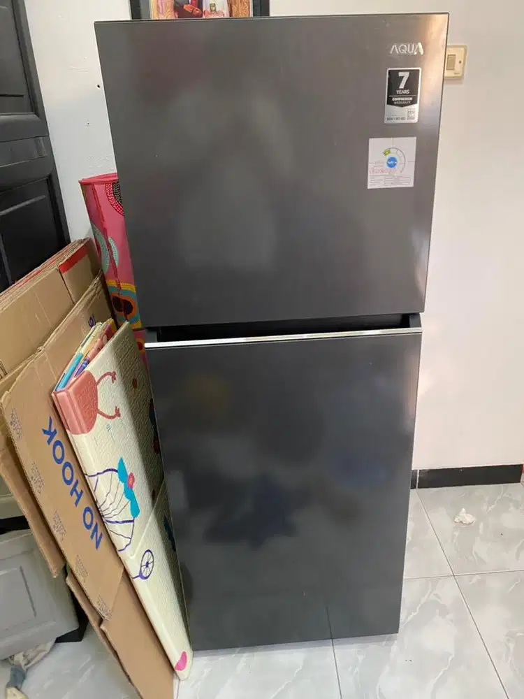 Dijual kulkas merk Aqua 2 pintu