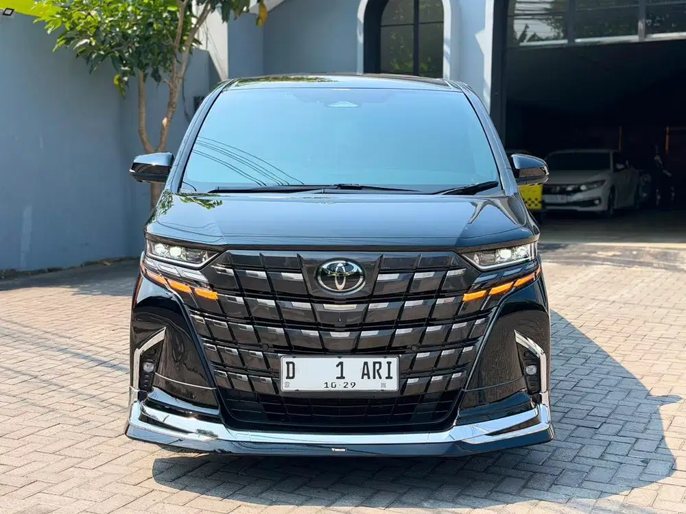 Alphard HEV Modelista 2024 Km 9 Ribu
