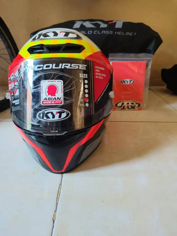 Helm KYT TT Corse