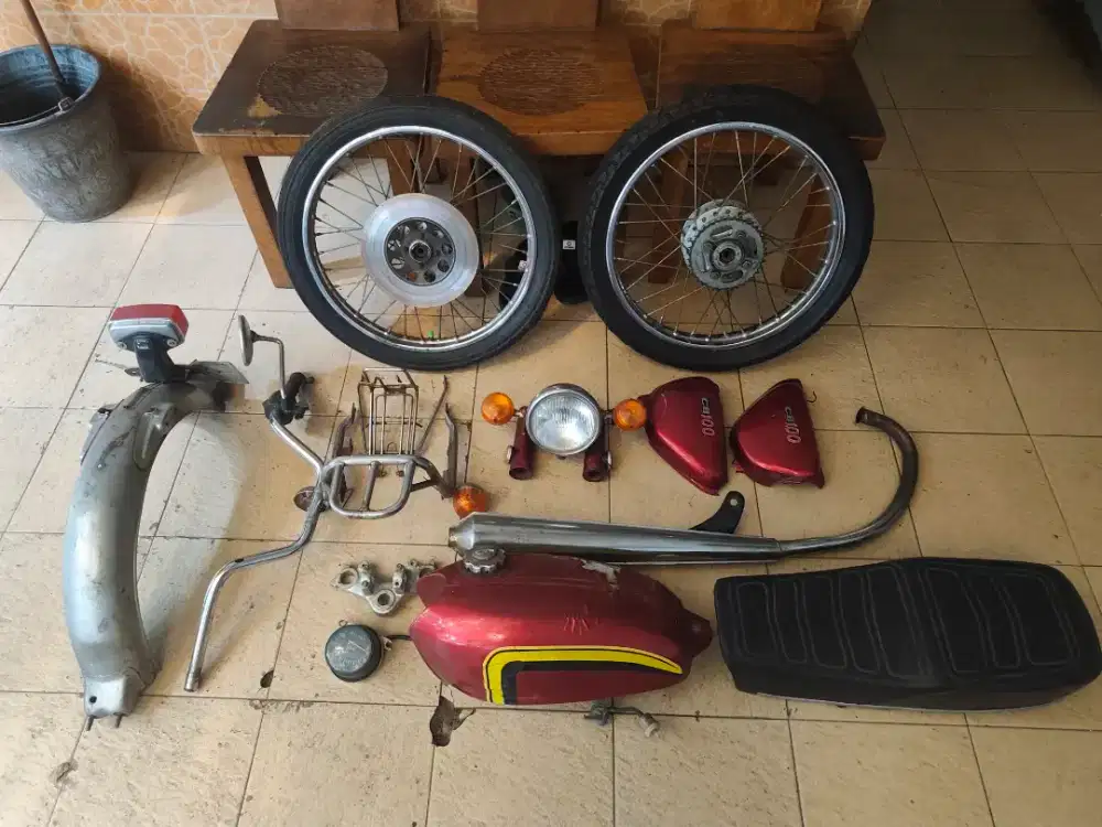 Part cb100 1976