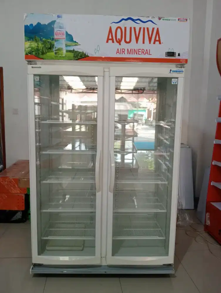 Showcase 2 pintu bekas