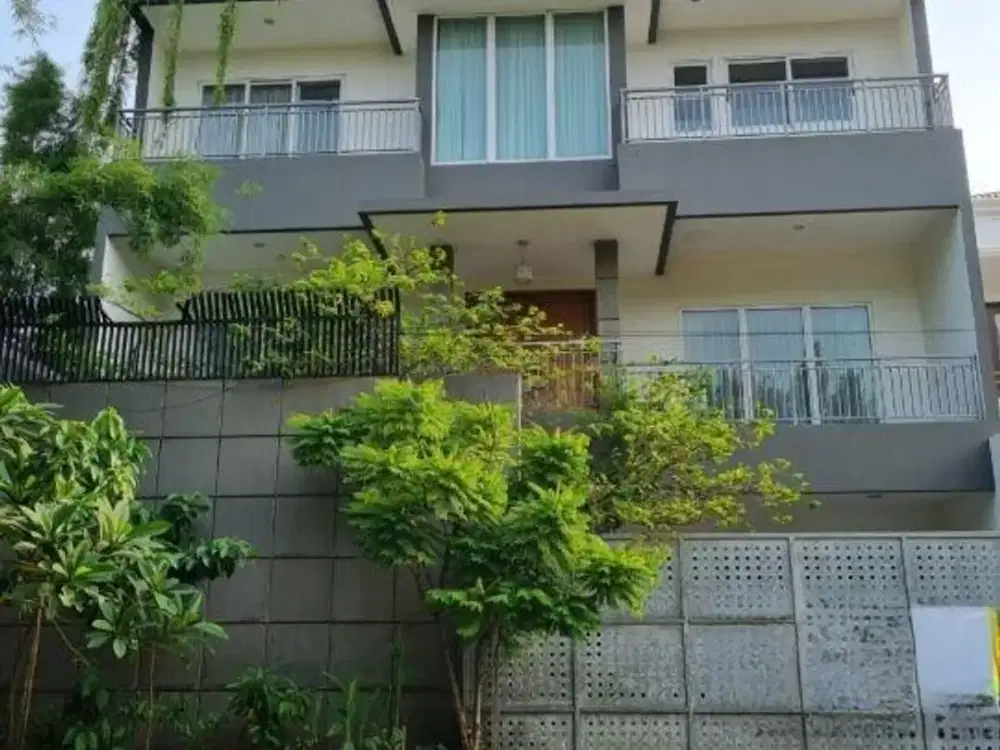 Rumah minimalis Villa Permata Gading dengan kolam renang di kelapa gading