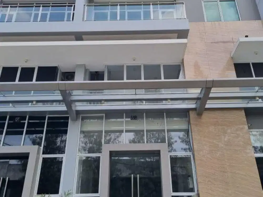 Ruko kayu putih raya 4lantai, parkiran lega, shm, jalan raya, strategis,murah, seberang LRT di Kayu putih raya, jakarta timur