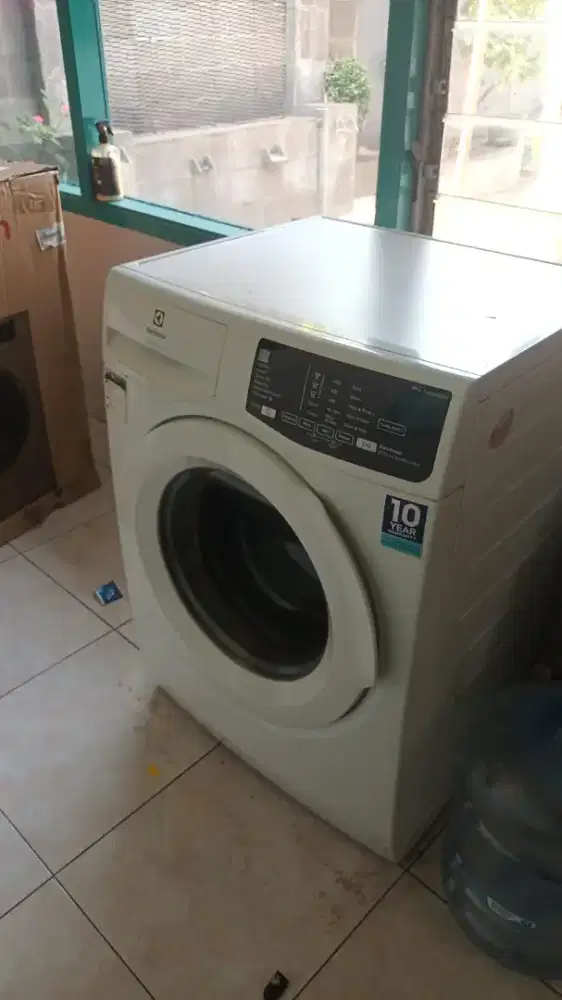 Mesin cuci electrolux