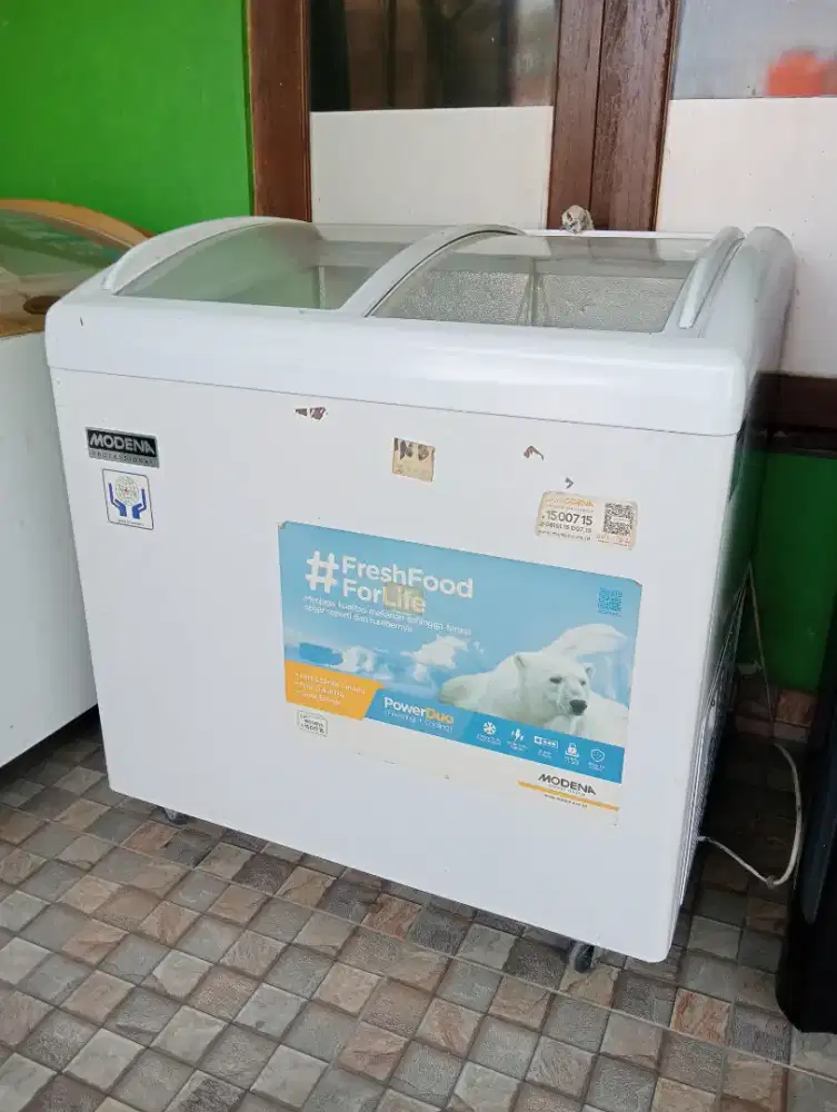 Freezer sleding kaca bekas merk modena 256L mulus