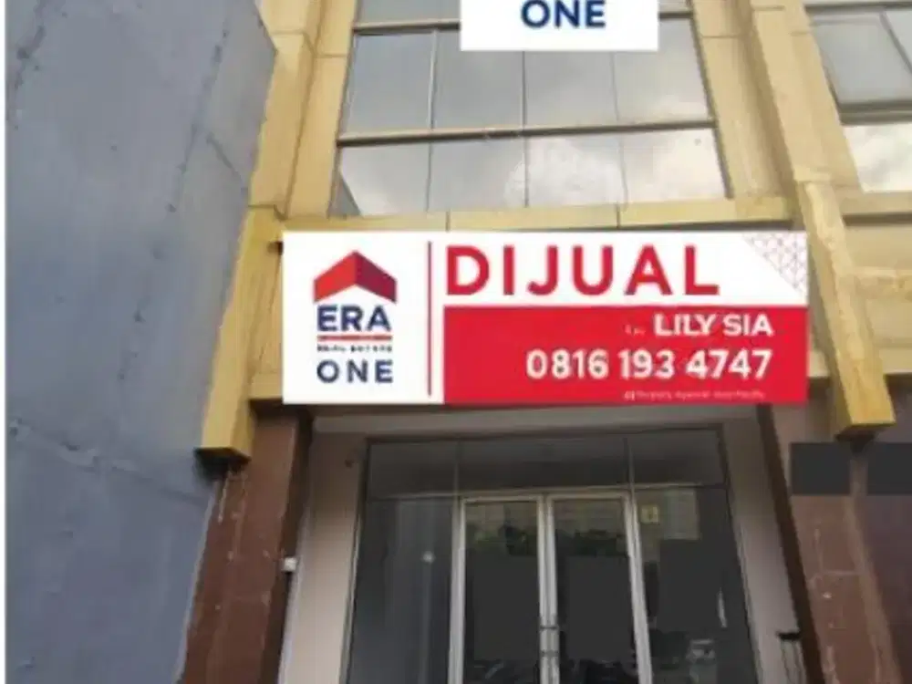 Ruko di Rukan Beach Boulevard Pik 2, Jakarta Utara Luas 4.5 X 15, 4 Lantai. Jalan raya