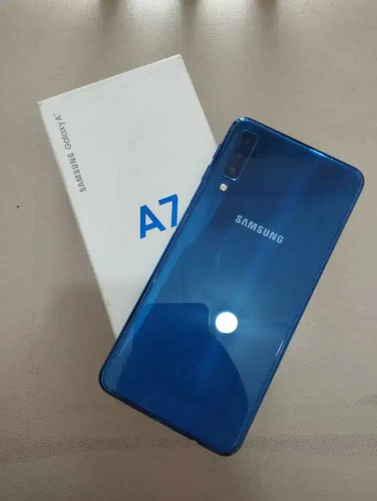 Galaxy A7-Finger.4G.Ori.Ram 4/64GB.GOLDEN PONSEL