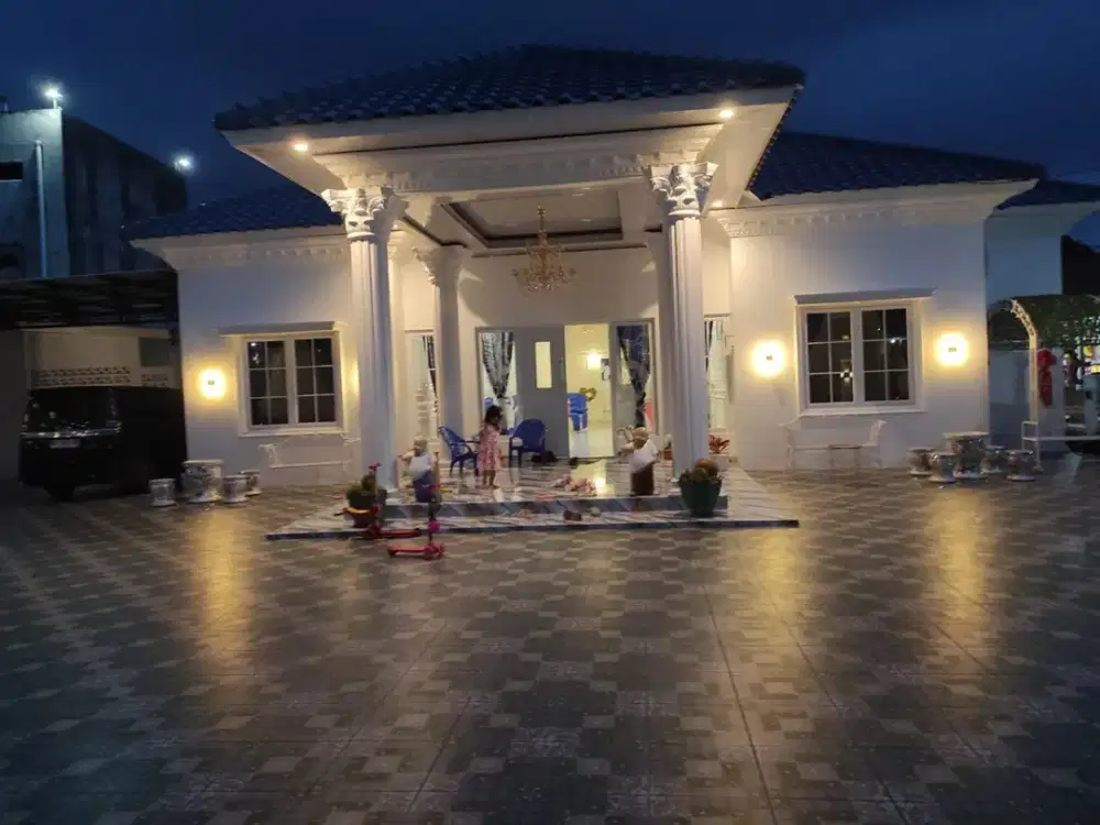 JUAL VILLA MEWAH PINGGIR JALAN RAYA UTAMA KLASIK DI WISATA TAWANGMANGU KARANGANYAR DEKAT SOLO