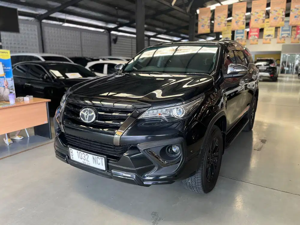Toyota Fortuner VRZ 2.4 TRD kick sensor AT 2020