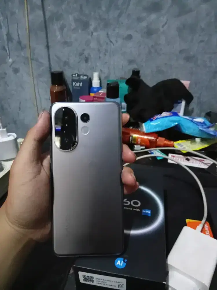 Dijual Vivo V60 8/256 Gb, Greyy fullset