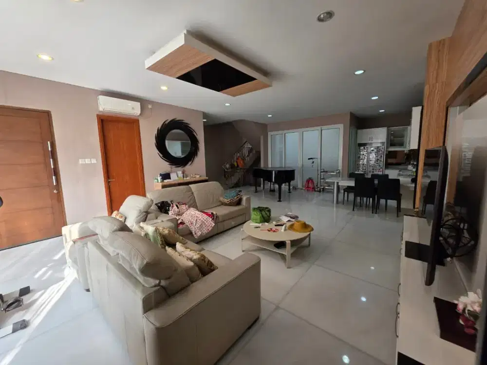 Dijual Rumah siap pakai, ada lift, 3 lt + basement di Townhouse Springhill Kemayoran