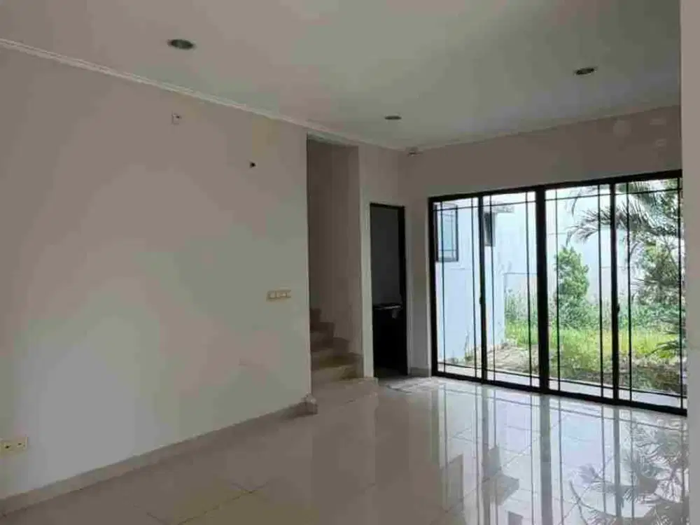 DISEWAKAN RUMAH GREEN LAKE CITY