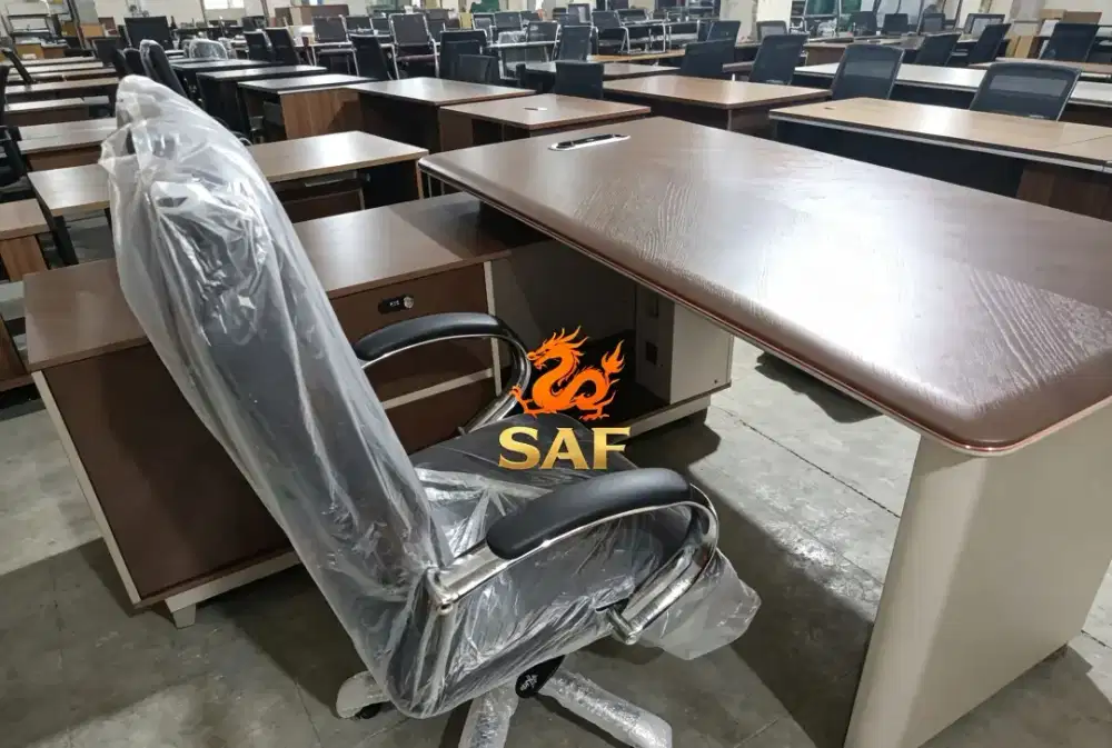 Meja Direktur Letter L Mewah dan juga Modern