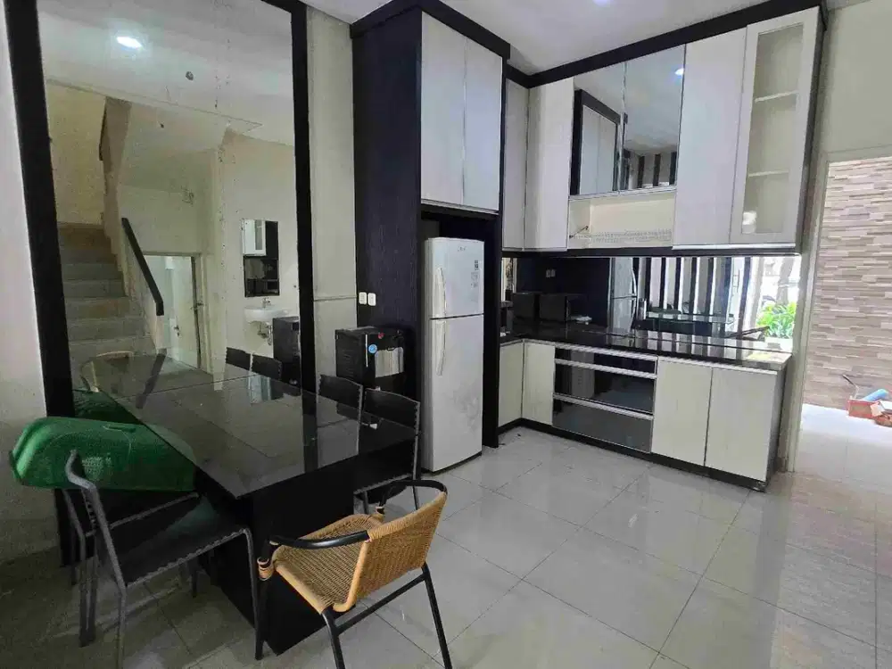 Dijual Cepat! Rumah 2 Lantai Green Lake City, 6x15m2, 90m², Shm