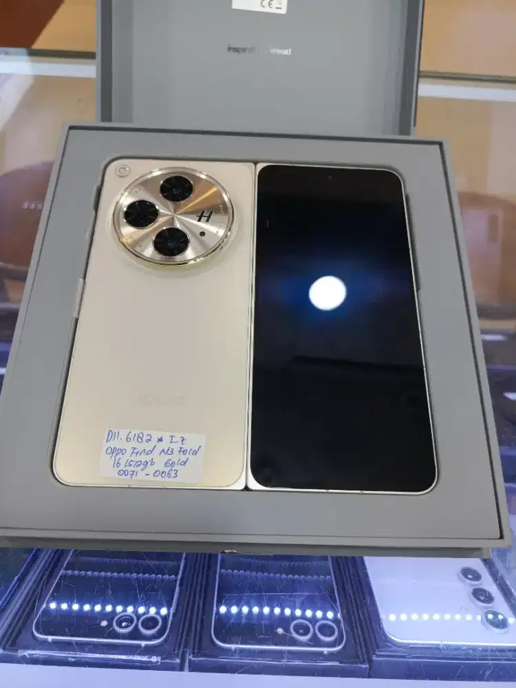 Oppo Find N3 gold second
