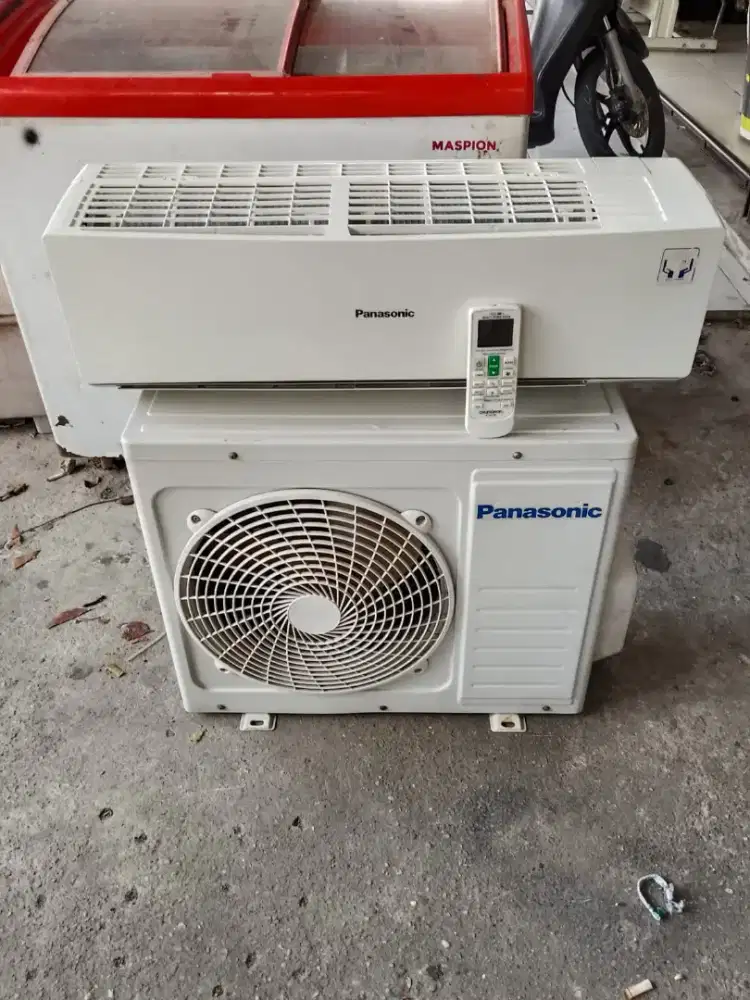 AC merk panasonic 1/2 PK