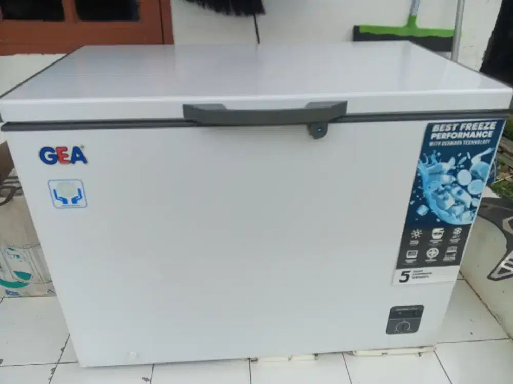 Freezer Gea 330L Gress seperti baru