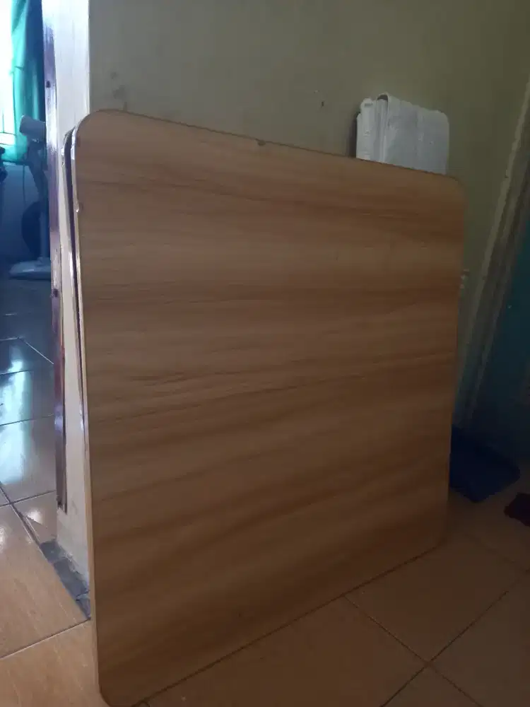 Meja dagang lipat kaki baru tapi minus