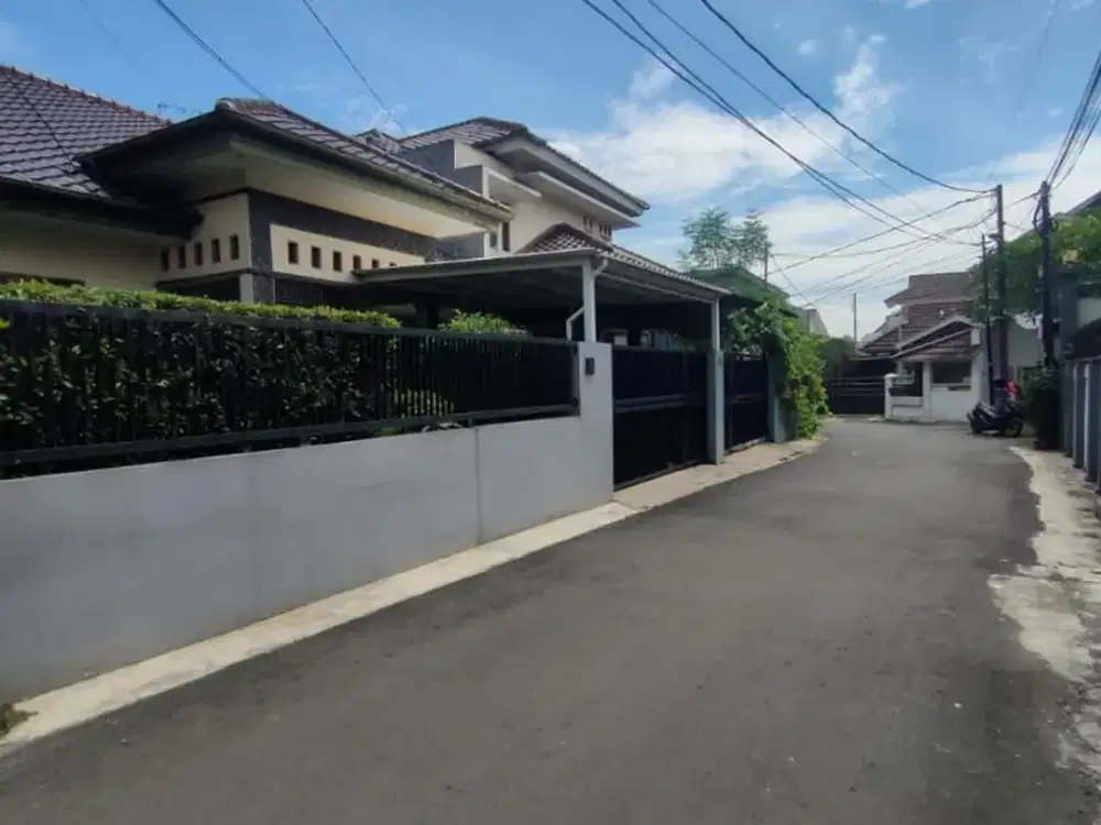 Rumah Bagus Strategis di Jalan Kesehatan Bintaro Jakarta Selatan