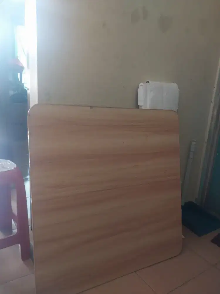 Meja dagang lipat kaki tapi minus