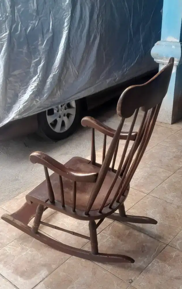 Kursi goyang kayu jati