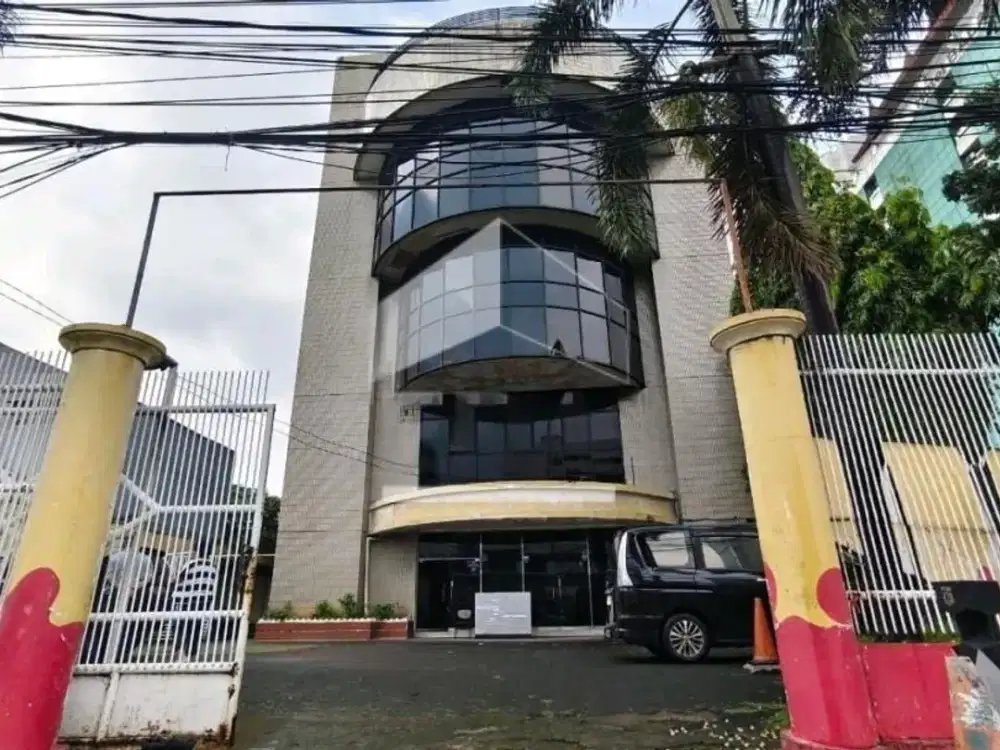 Gedung Superb Strategis Jalan Matraman Raya 5 lantai