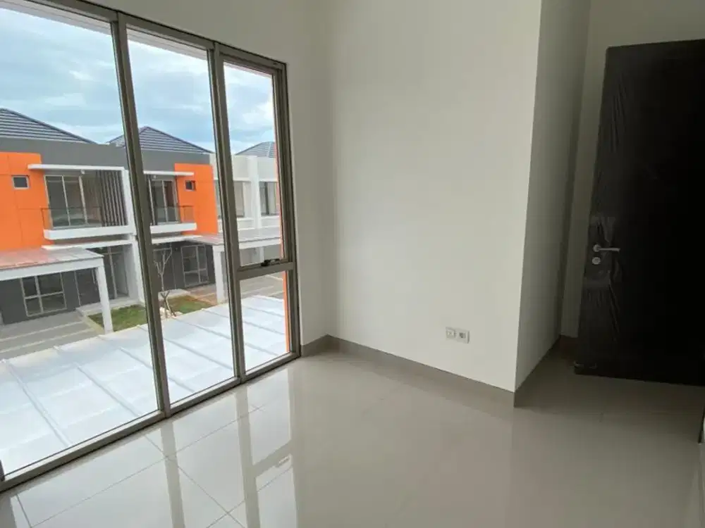 DISEWAKAN RUMAH PIK 2  UK 8x12.5 (2 LANTAI) KOSONGAN JARANG ADA
