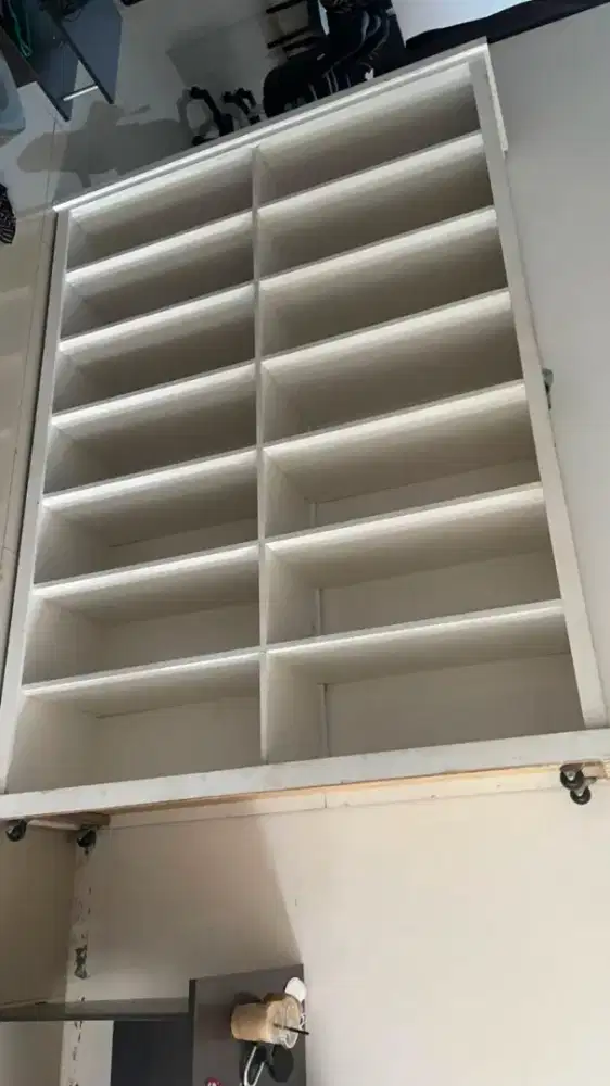 Lemari bertingkat