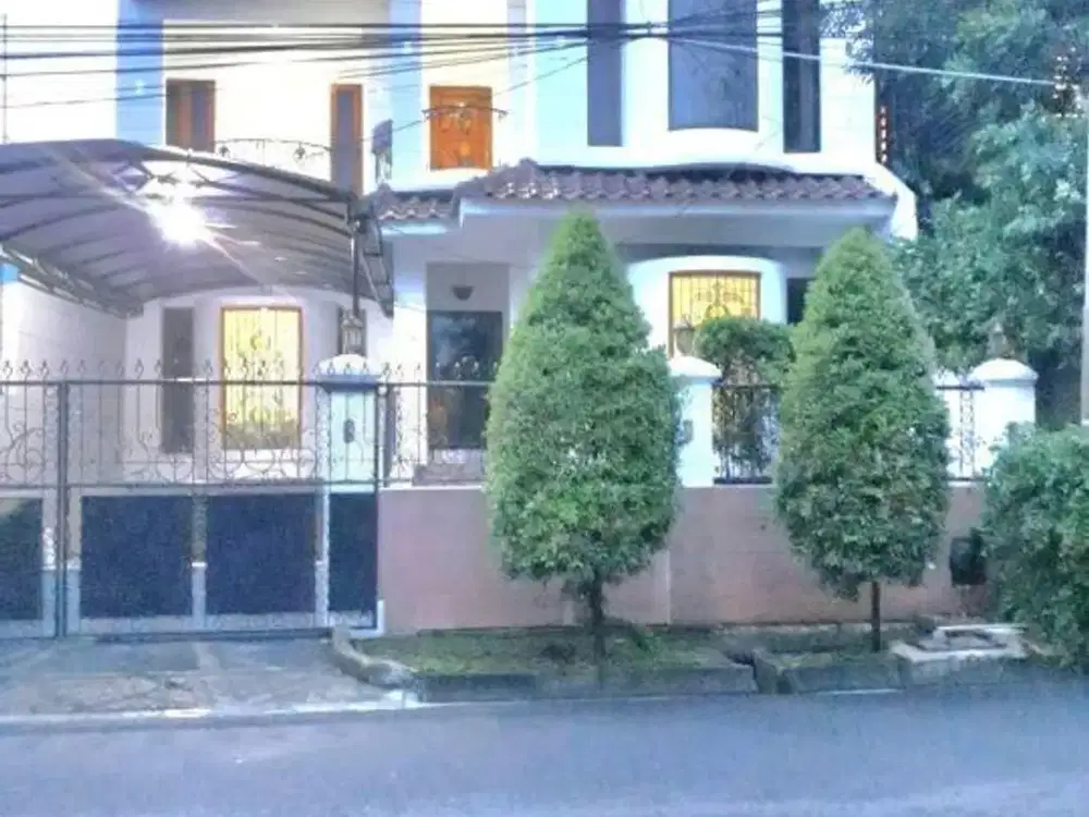 Rumah Murah, Harga Njop, Bagus Siap Huni . Pondok Indah. Luas 250. Shm.bebas Banjir