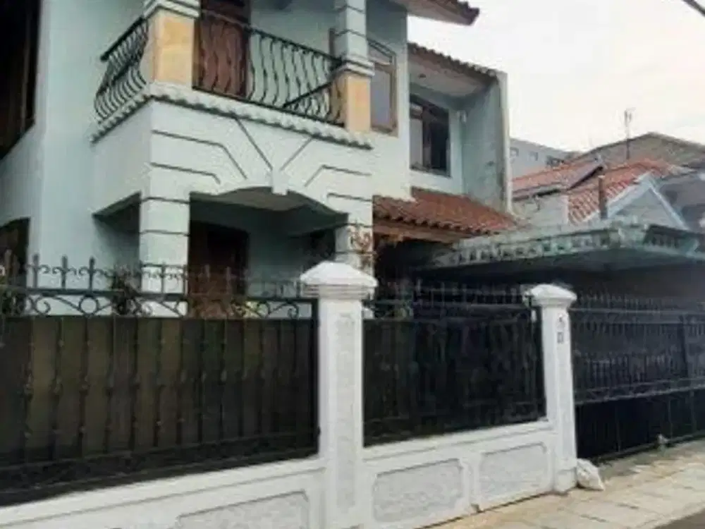 Rumah 3 Lantai,  Kebayoran Baru, Strategis,  Luas 210 M2